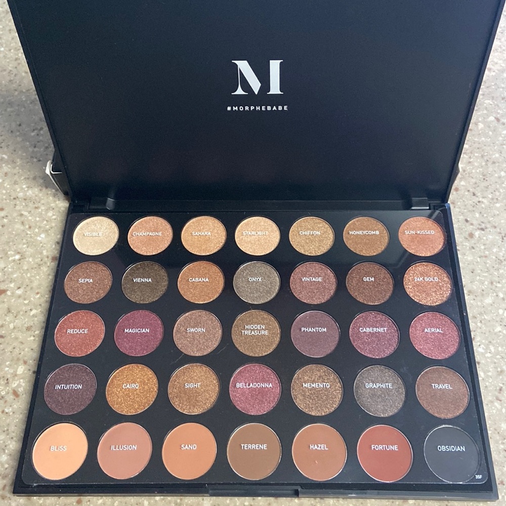Morphe 35F Fall into Frost Artistry Palette